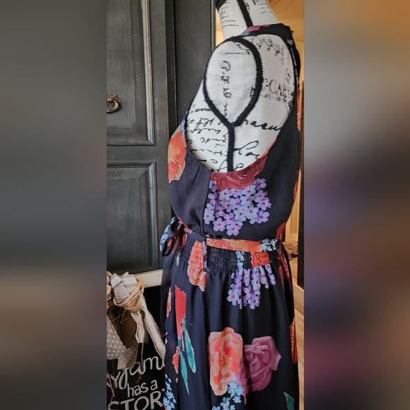 ChicMe Vibrant Floral Maxi Dress - Picture 2 of 7